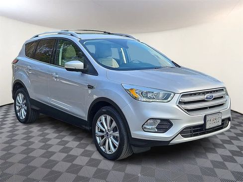 Used 2017 Ford Escape Titanium image 3