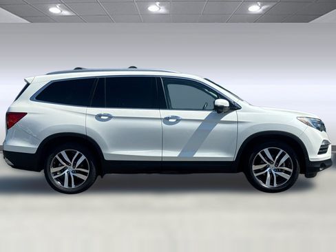 Used 2017 Honda Pilot Touring image 7