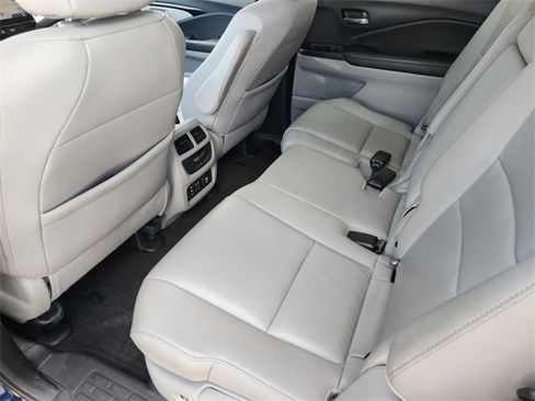 Certified 2018 Honda Pilot Touring image 12