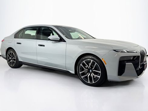 Used 2025 BMW 740i xDrive 740i xDrive w/ Premium Package image 3