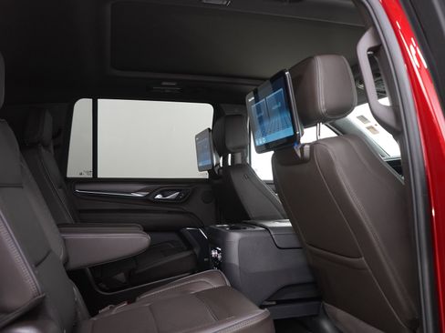 Used 2024 GMC Yukon XL Denali w/ Denali Reserve Package AWD/4WD image 12