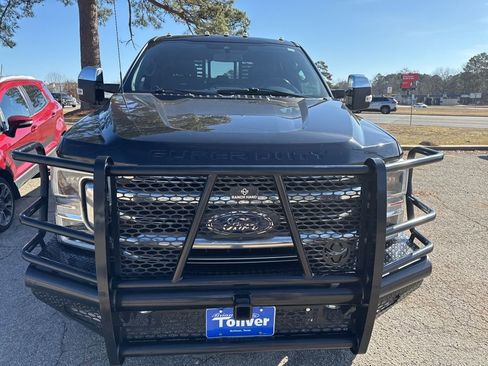 Used 2022 Ford F350 Platinum w/ FX4 Off-Road Package image 2