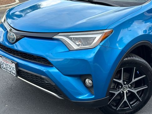 Certified 2018 Toyota RAV4 SE AWD/4WD image 3