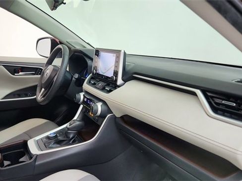 Used 2019 Toyota RAV4 Limited image 21