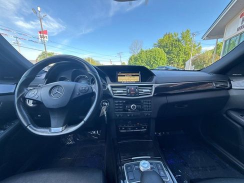 Used 2010 Mercedes-Benz E 550 4MATIC Sedan image 21