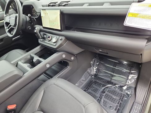 Used 2025 Land Rover Defender 130 S image 25