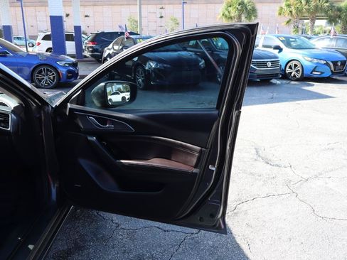 Used 2018 MAZDA MAZDA3 Grand Touring w/ Premium Equipment Package FWD image 14