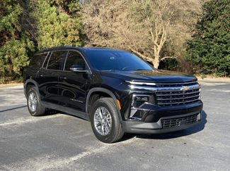 Used 2024 Chevrolet Traverse LT w/ Trailering Package video 2