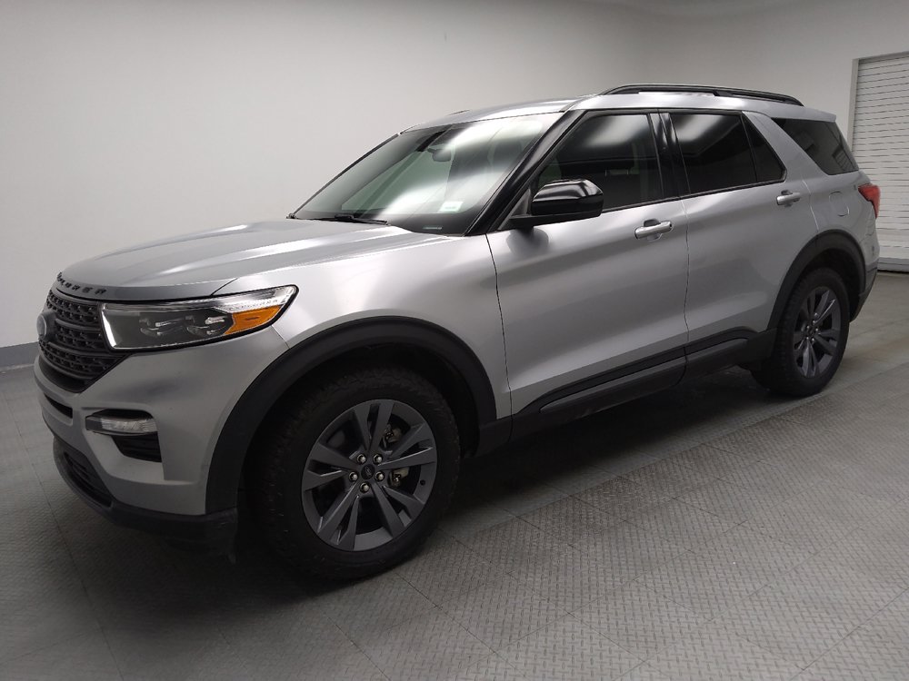 Used 2023 Ford Explorer XLT w/ Equipment Group 202A AWD/4WD image 2