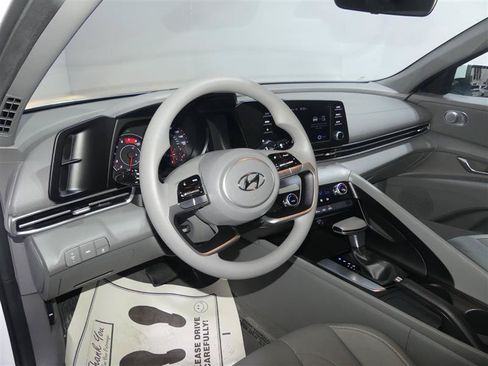 Used 2022 Hyundai Elantra SEL FWD image 22