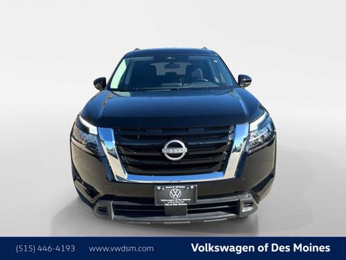 Used 2025 Nissan Pathfinder SV image 7