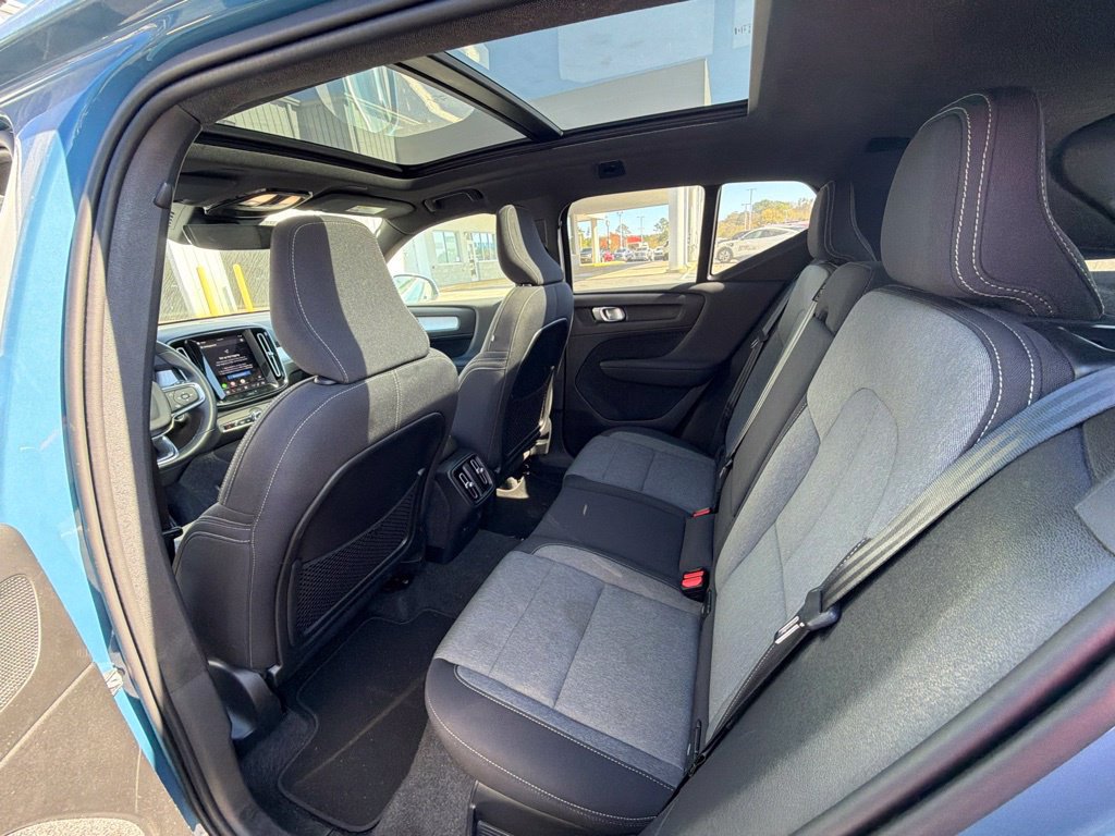 Used 2024 Volvo XC40 B5 Core AWD/4WD image 11
