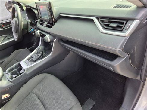 Used 2020 Toyota RAV4 LE AWD/4WD image 19