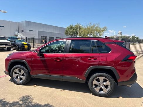 Used 2025 Toyota RAV4 XLE AWD/4WD image 8