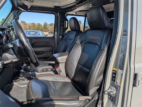Used 2022 Jeep Gladiator Mojave w/ Cold Weather Group image 12