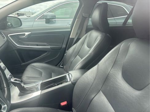 Used 2018 Volvo V60 T5 Cross Country w/ Convenience Package image 2