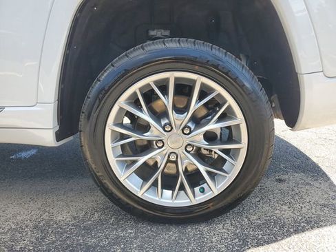 Certified 2023 Jeep Grand Cherokee L Summit w/ Luxury Tech Group V image 14