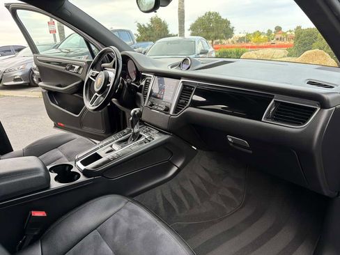 Used 2018 Porsche Macan image 17