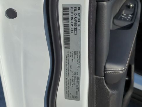 New 2025 Jeep Grand Cherokee Altitude image 37