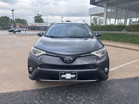 Used 2018 Toyota RAV4 XLE image 8
