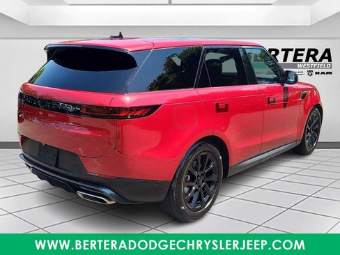 Used 2025 Land Rover Range Rover Sport SE AWD/4WD image 6