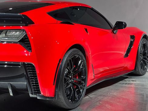 Used 2016 Chevrolet Corvette Z06 w/ Z07 Performance Package RWD image 20