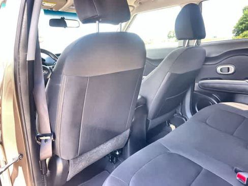Used 2014 Kia Soul FWD image 13