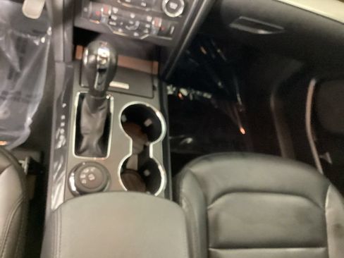 Used 2019 Ford Explorer XLT w/ Equipment Group 202A AWD/4WD image 16