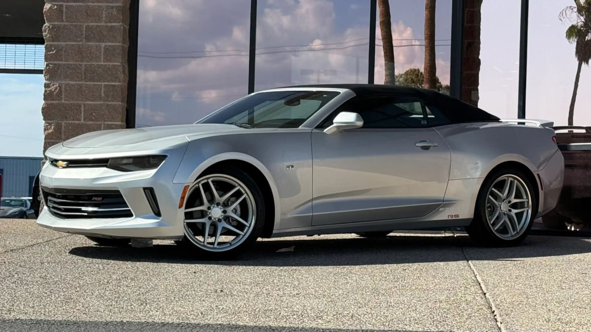 Used 2017 Chevrolet Camaro LT w/ RS Package RWD image 5