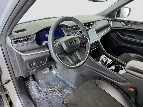 Used 2023 Jeep Grand Cherokee L Laredo image 18