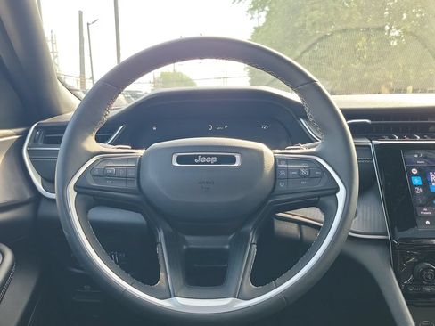 Used 2024 Jeep Grand Cherokee L Altitude AWD/4WD image 15
