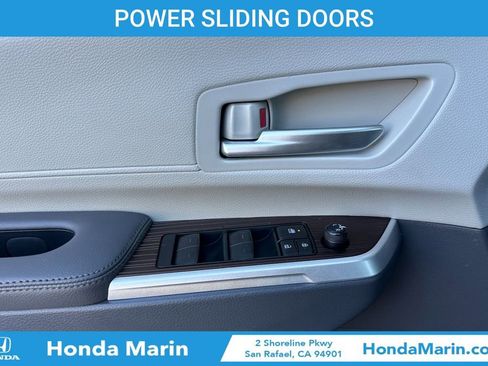 Used 2022 Toyota Sienna XLE image 13