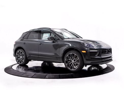 Certified 2026 Porsche Macan AWD/4WD image 9