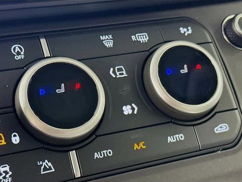 New 2026 Land Rover Defender 110 X-Dynamic SE image 22