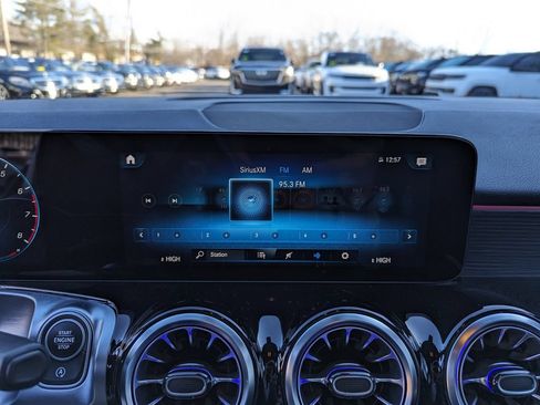 Used 2023 Mercedes-Benz GLB 250 4MATIC image 23