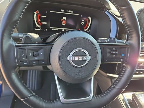 Used 2022 Nissan Pathfinder Platinum image 22