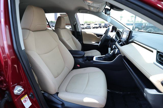 Used 2019 Toyota RAV4 LE FWD image 27