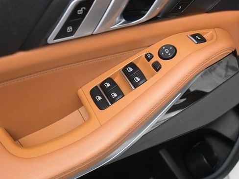 Used 2019 BMW X5 xDrive40i w/ M Sport Package AWD/4WD image 13