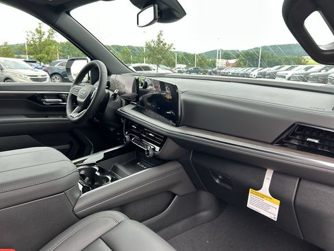 New 2026 Chevrolet Suburban Z71 w/ Comfort Package AWD/4WD image 15