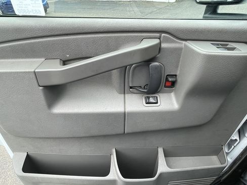 Used 2021 Chevrolet Express 3500 w/ Power Convenience Package RWD image 18