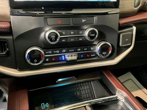 Used 2022 Ford Expedition Max Limited image 32