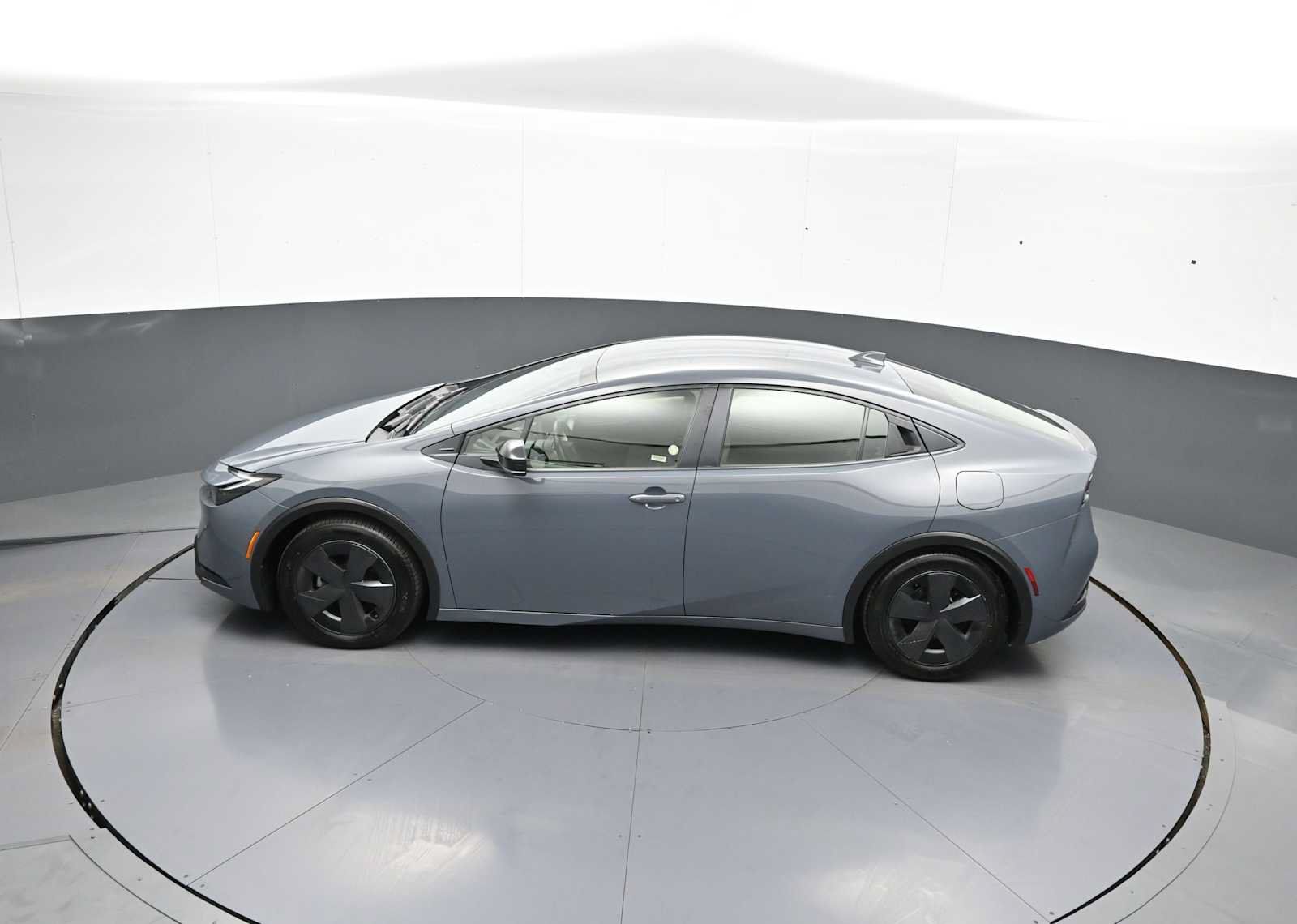 Used 2025 Toyota Prius LE FWD image 40