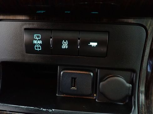 Used 2016 Chevrolet Traverse LT AWD/4WD image 3