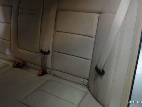 Used 2014 Mercedes-Benz E 350 Sedan image 24