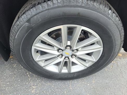 Used 2023 Chevrolet Traverse LT image 10