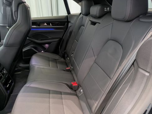 Certified 2025 Porsche Macan Electric image 23