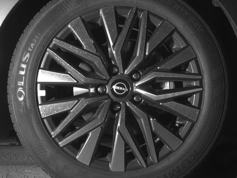 Used 2025 Nissan Rogue SV image 15