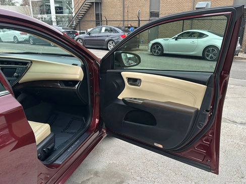 Used 2013 Toyota Avalon Limited image 23