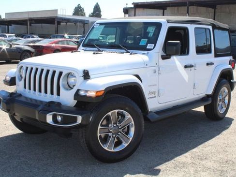 Used 2022 Jeep Wrangler Unlimited Sahara AWD/4WD image 12