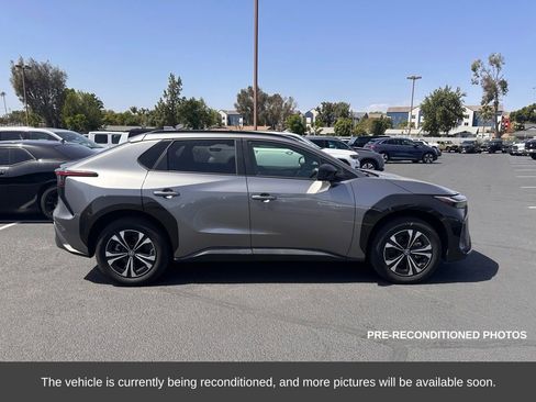 Used 2023 Toyota bZ4X XLE w/ Weather Package image 7